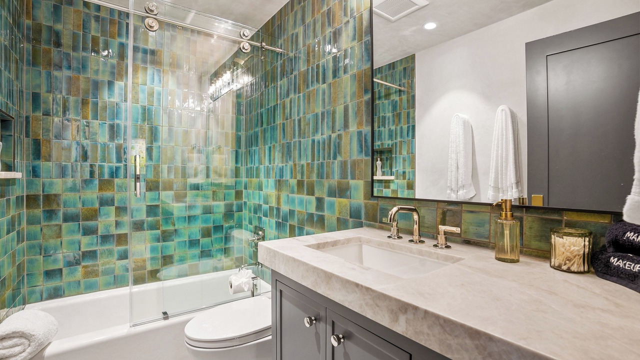 Photo of Bathroom in East Cesar Chavez
