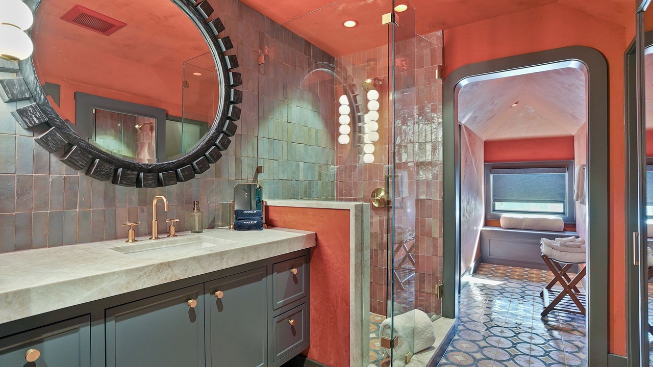 Photo of Bathroom in East Cesar Chavez
