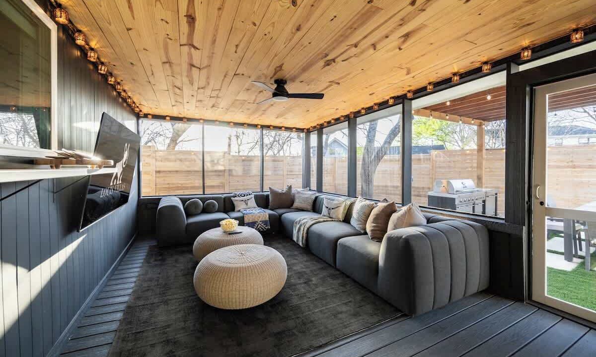 Photo of Livingroom in University Hills and Windsor Park
