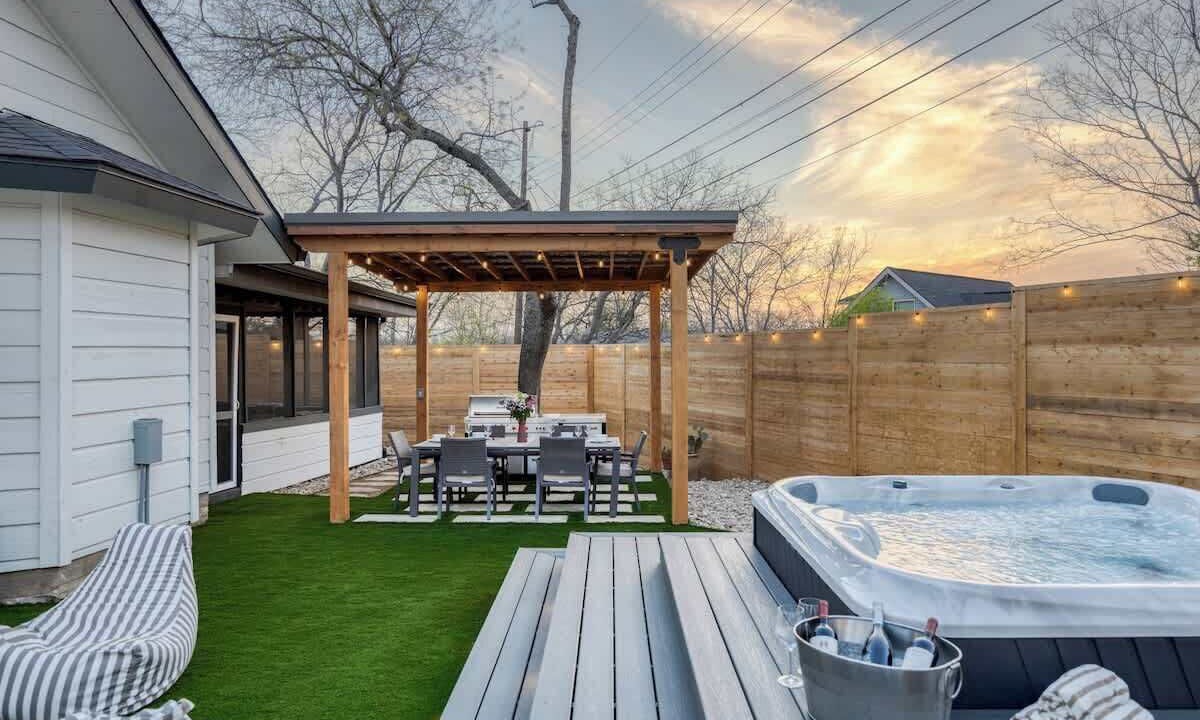 Photo of Outdoor in University Hills and Windsor Park