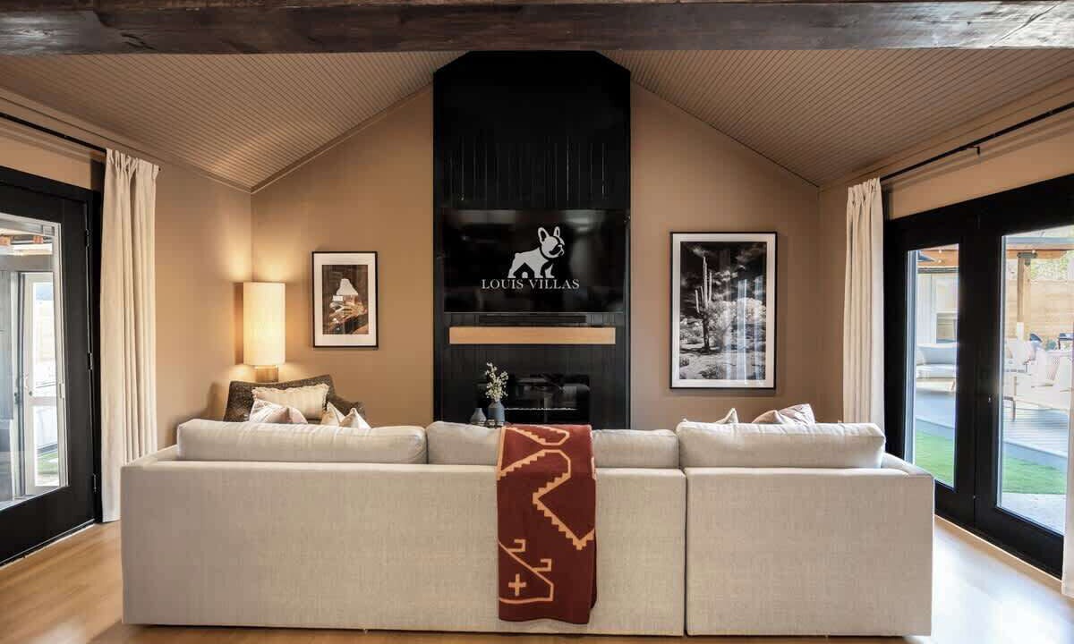 Photo of Livingroom in University Hills and Windsor Park