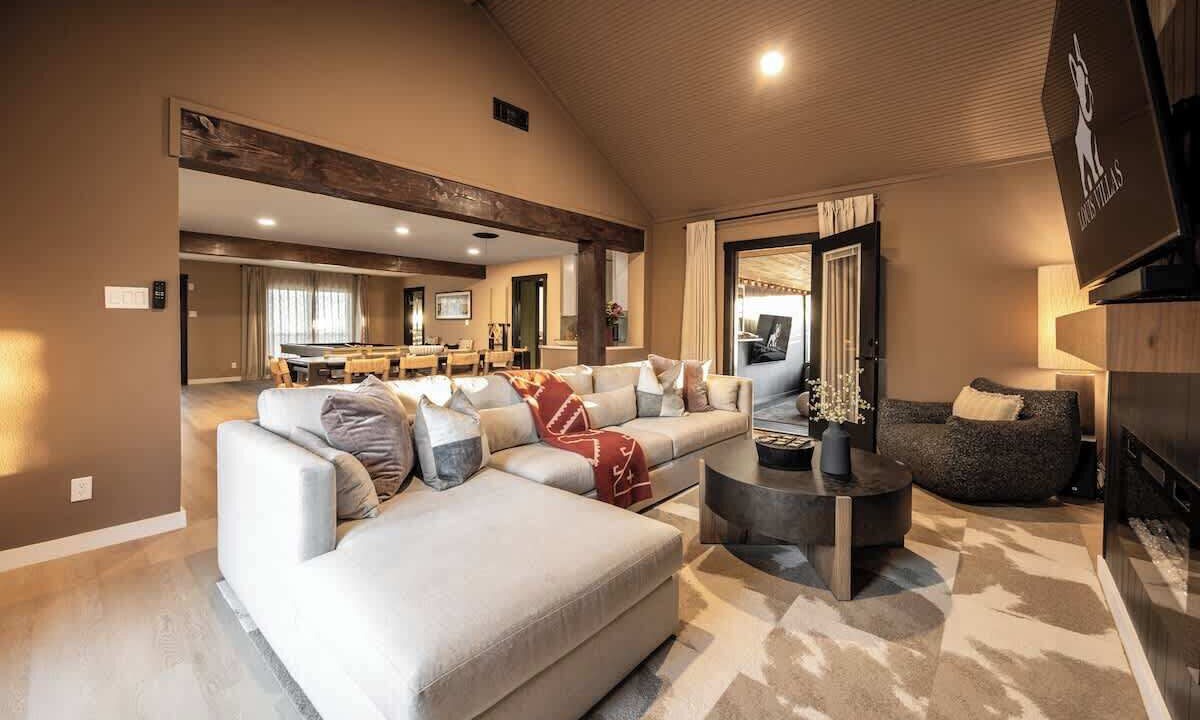Photo of Livingroom in University Hills and Windsor Park