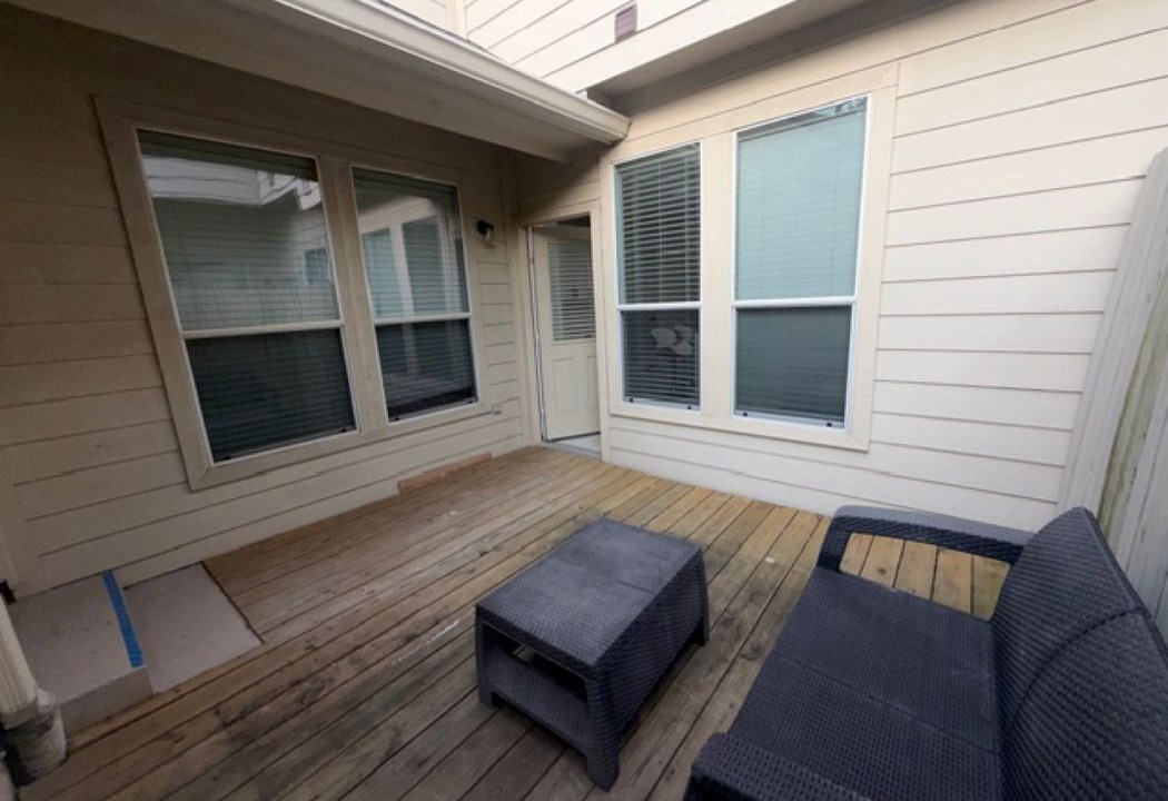 Photo of Patio Balcony in Alden Bridge