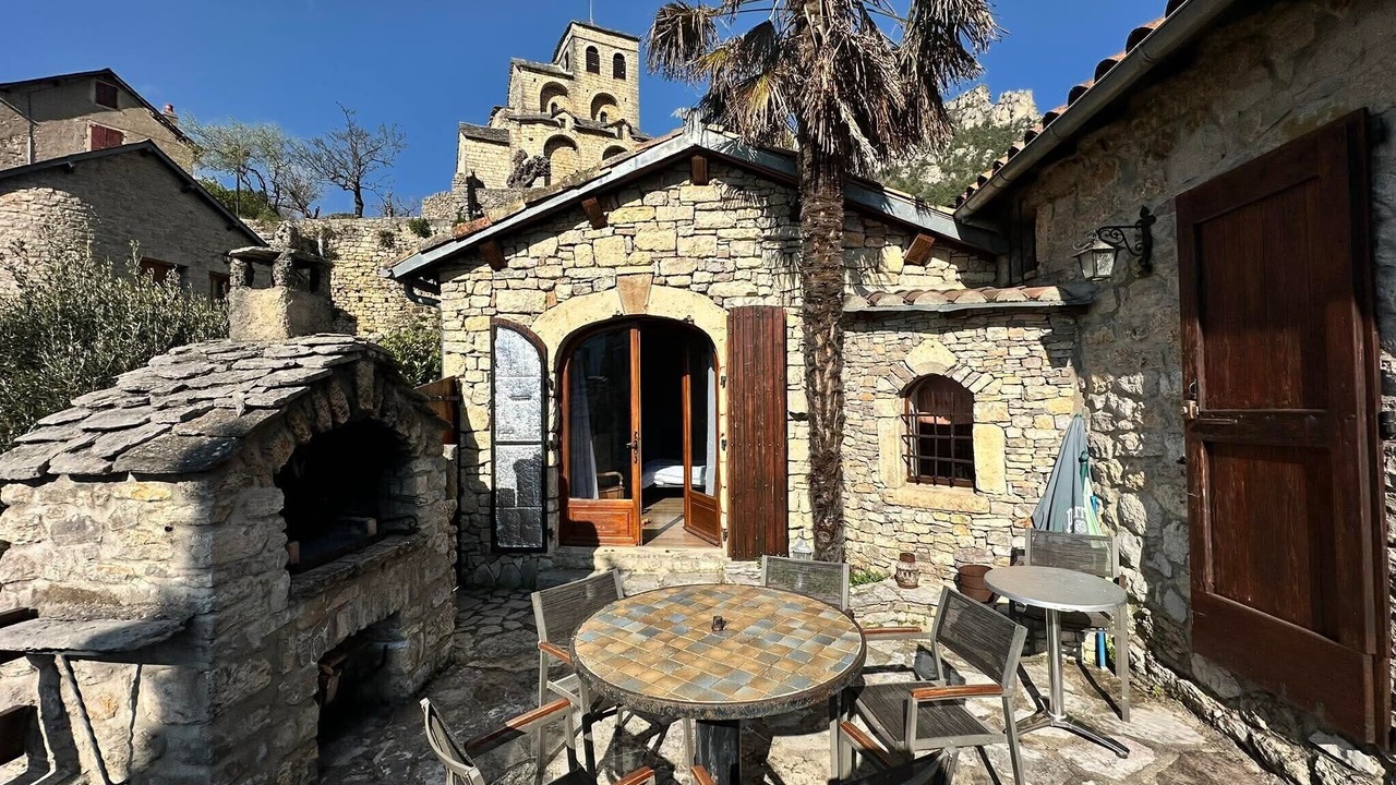 Photo of Outdoor in Mostuejouls