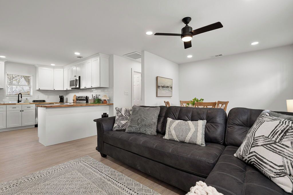 Photo of Livingroom in Pittsburg