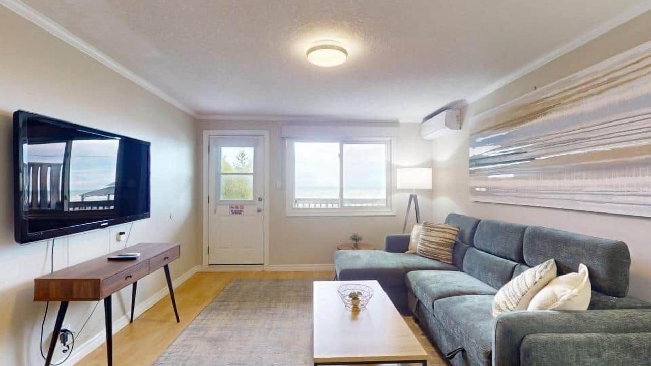 Photo of Livingroom in Wasaga Beach