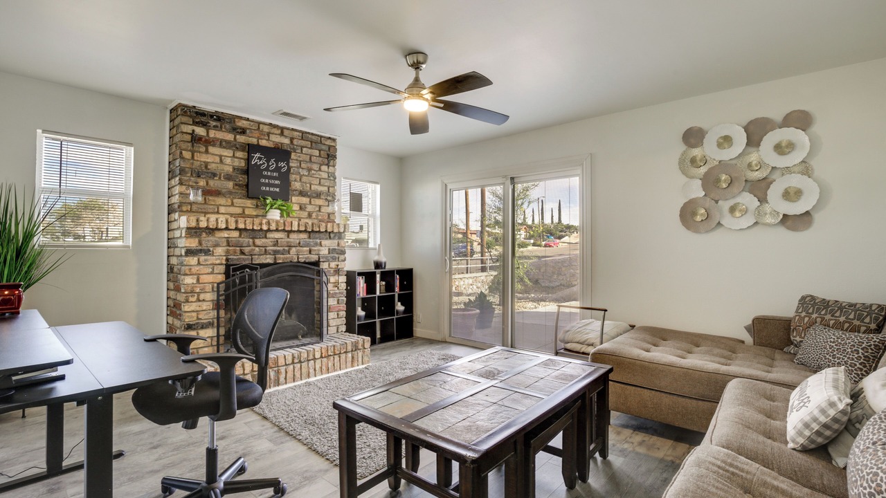 Photo of Livingroom in Biggs Field