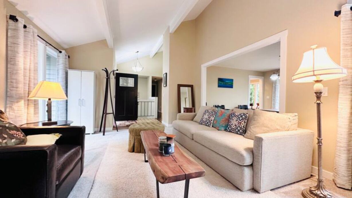 Photo of Livingroom in Cougar Mountain