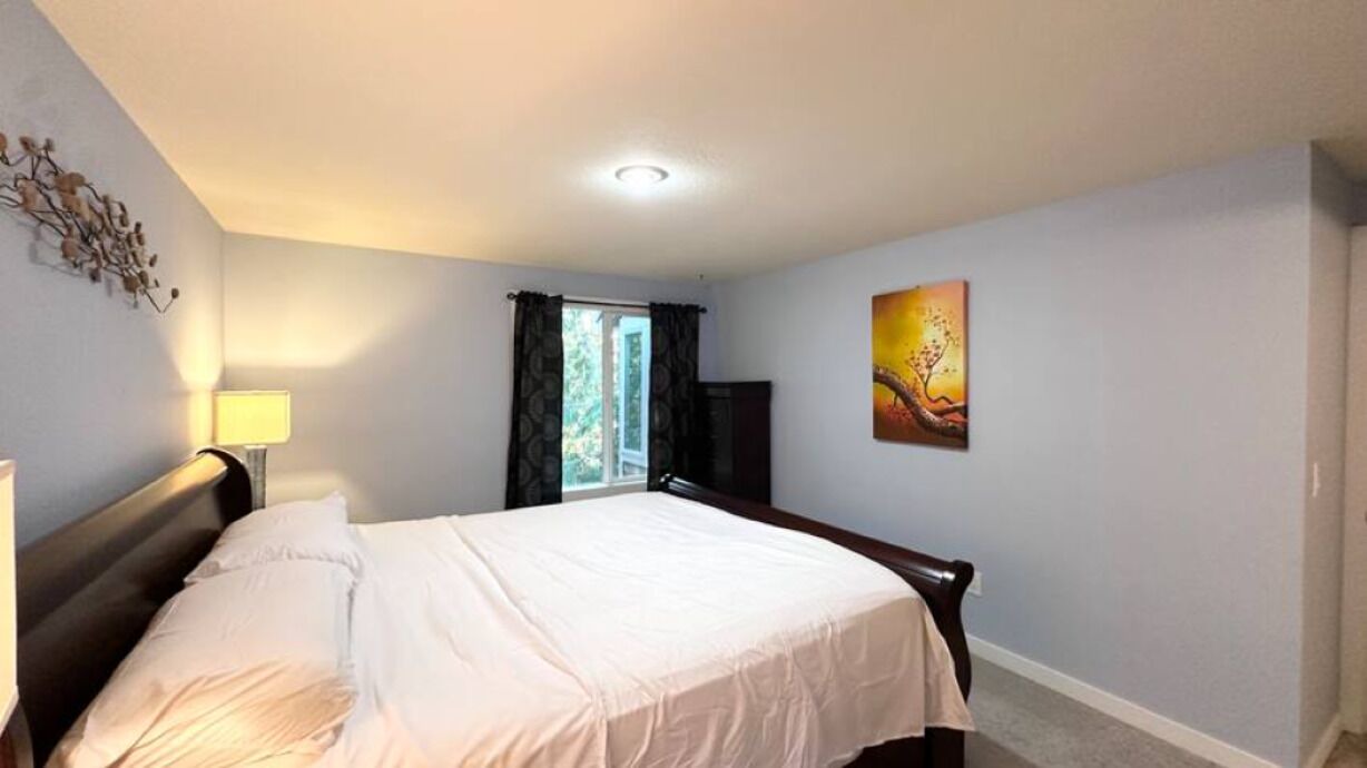 Photo of Bedroom in Cougar Mountain