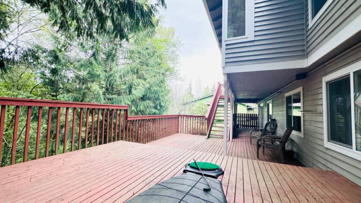 Photo of Patio Balcony in Cougar Mountain