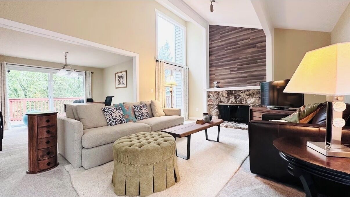 Photo of Livingroom in Cougar Mountain