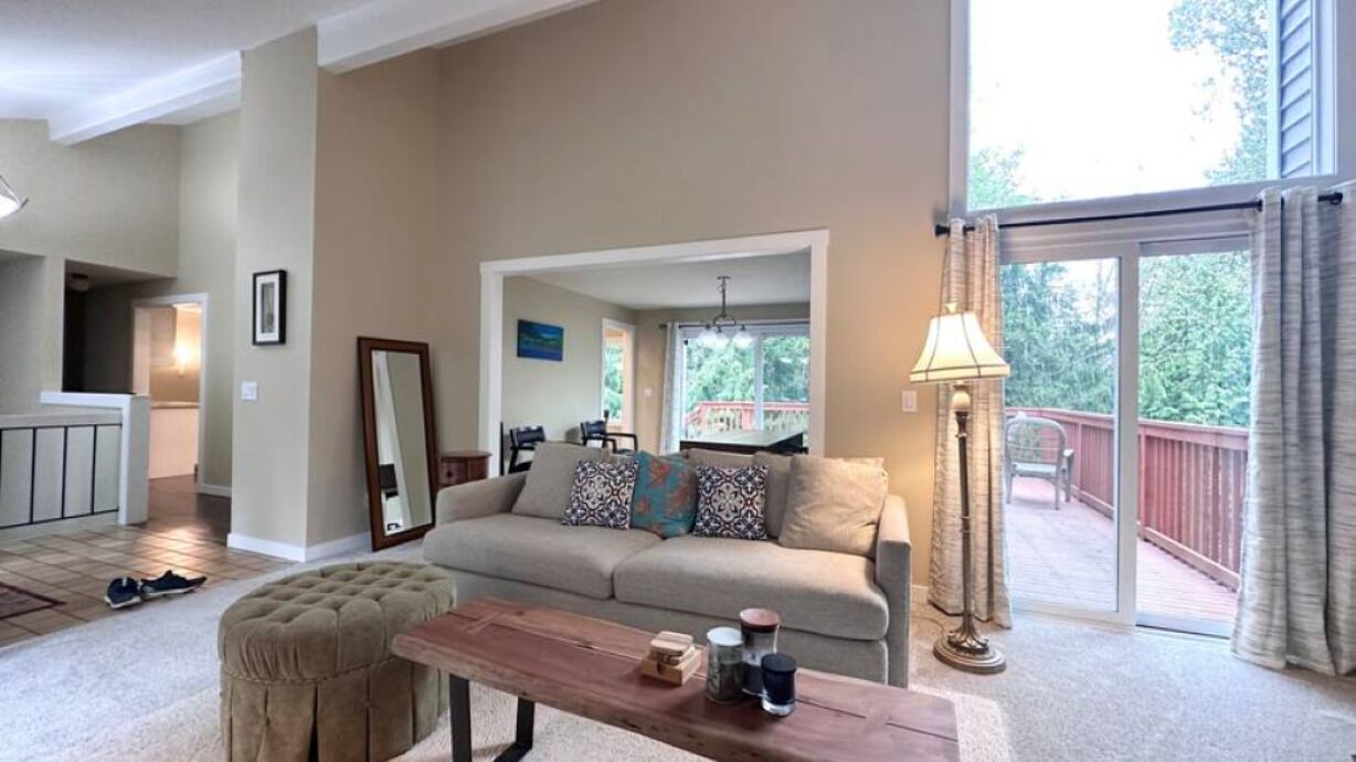 Photo of Livingroom in Cougar Mountain