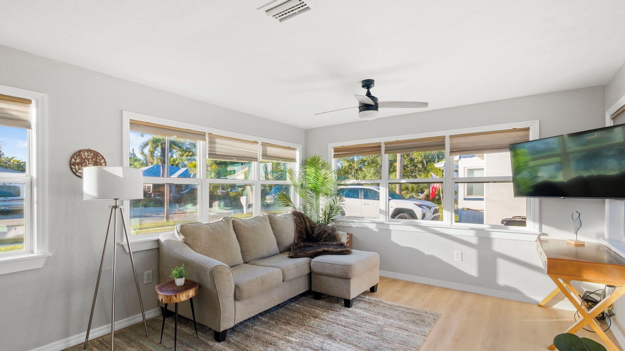 Photo of Livingroom in Bayview