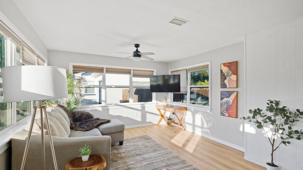 Photo of Livingroom in Bayview