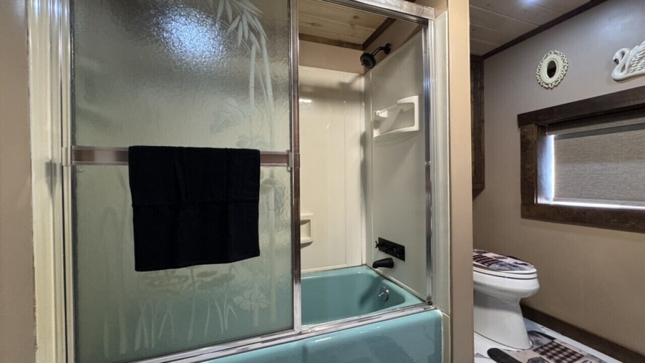 Photo of Bathroom in Waterfall