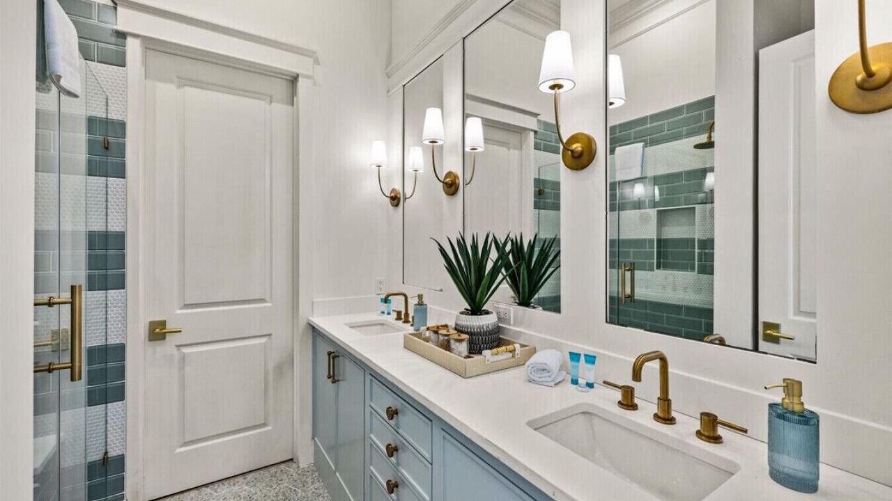 Photo of Bathroom in Beachside Village