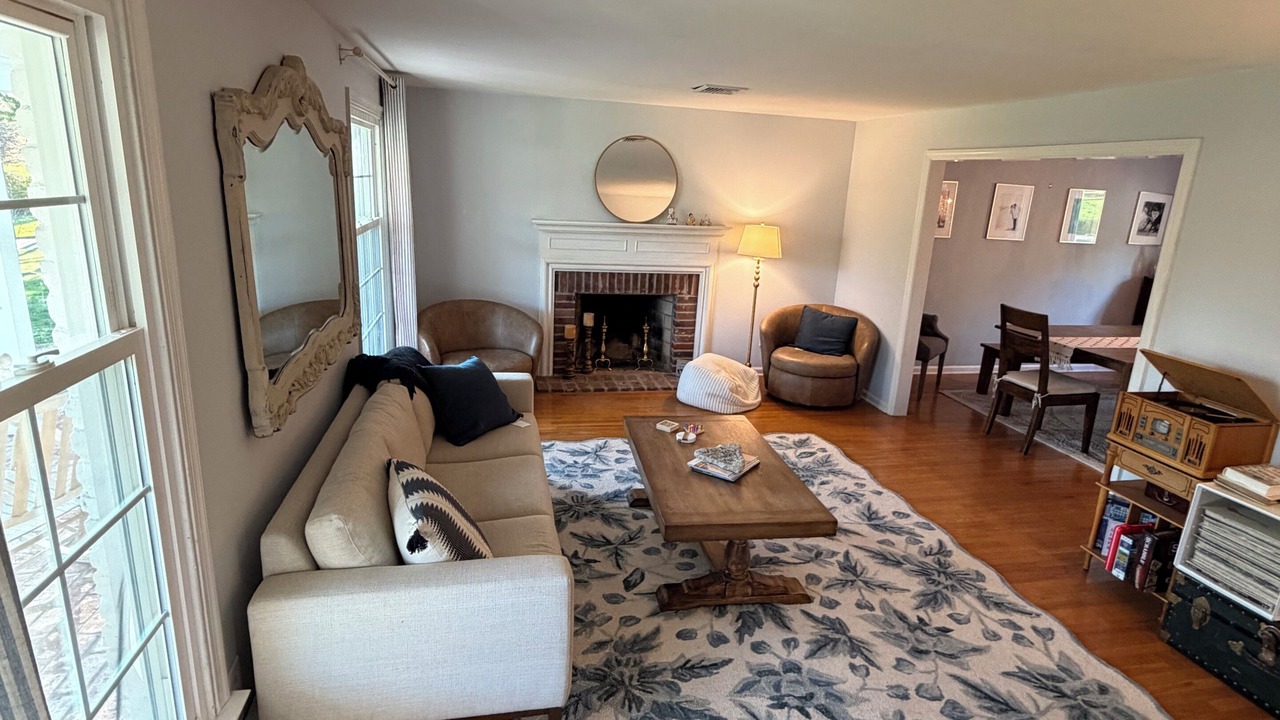 Photo of Livingroom in Newtown Square
