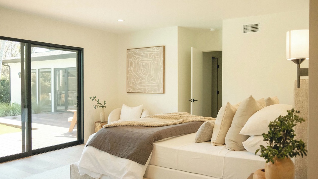 Photo of Bedroom in Pacific Palisades