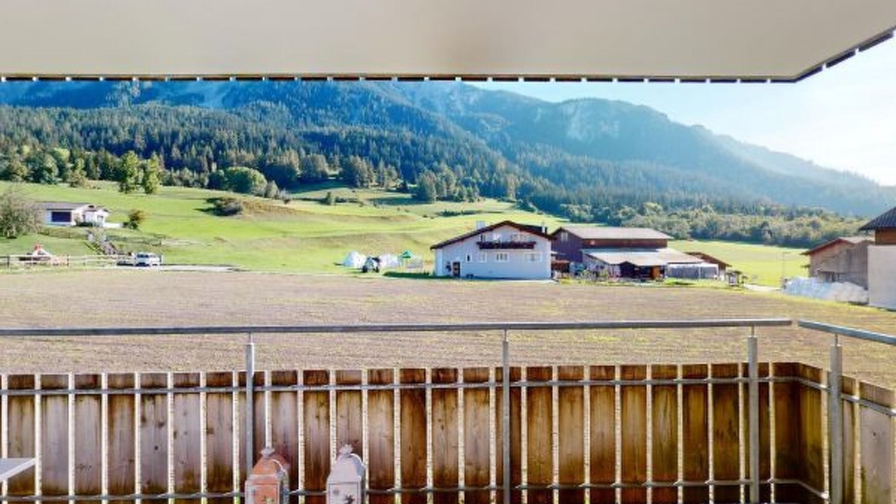 Photo of Others in Lenz