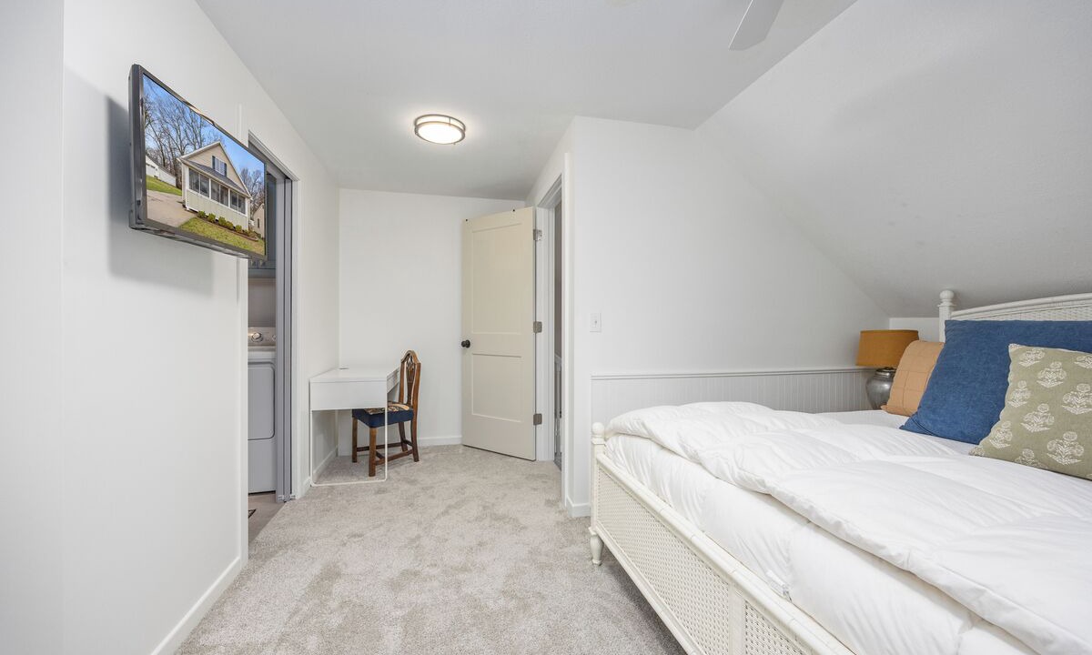 Photo of Bedroom in Spring Lake