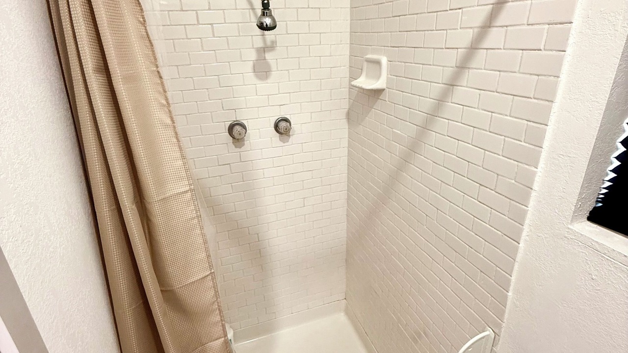 Photo of Bathroom in Central Oakland Park