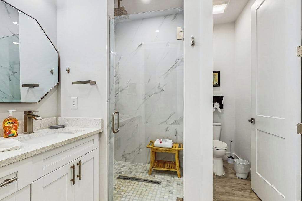Photo of Bathroom in Trafalgar