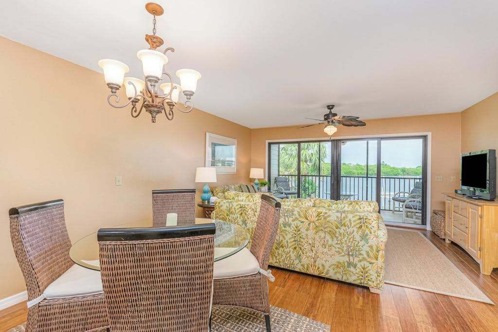 Photo of Livingroom in Bokeelia