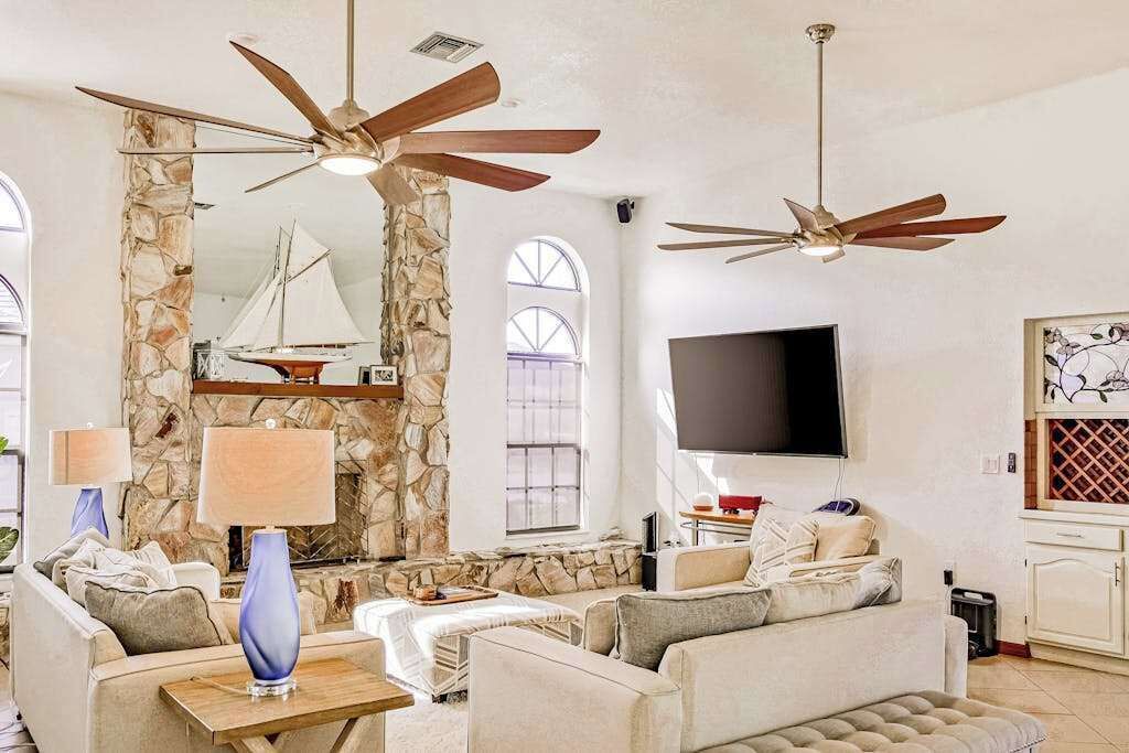 Photo of Livingroom in Edgewater