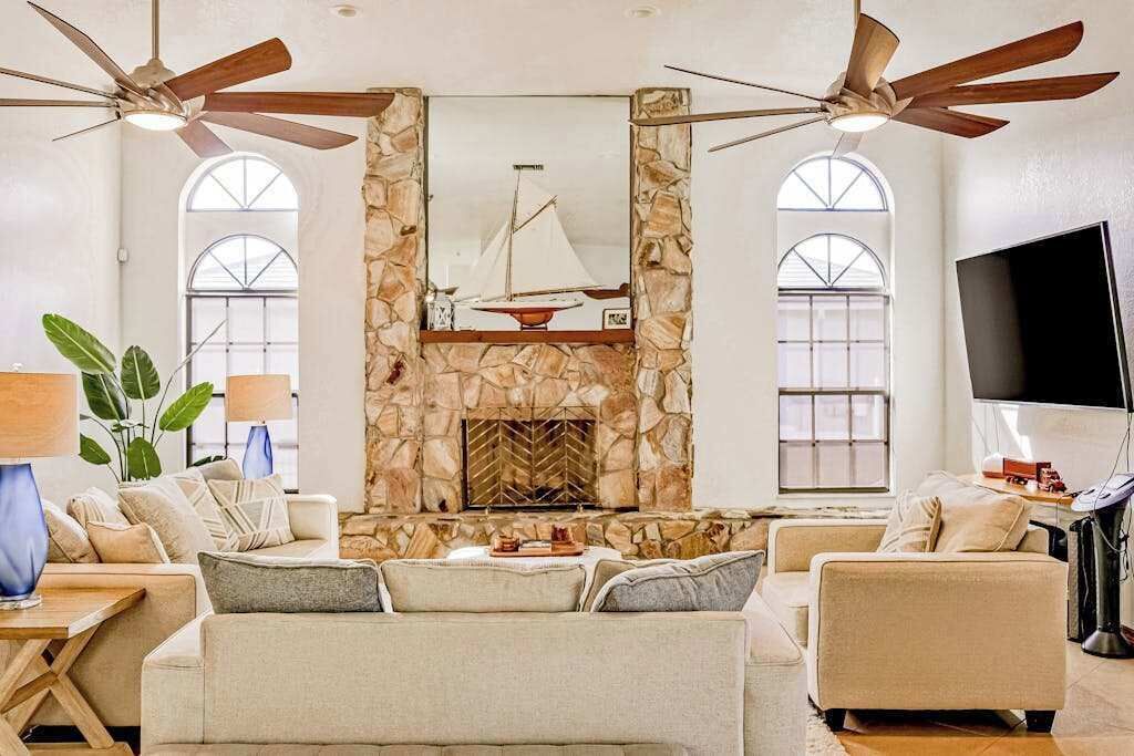 Photo of Livingroom in Edgewater