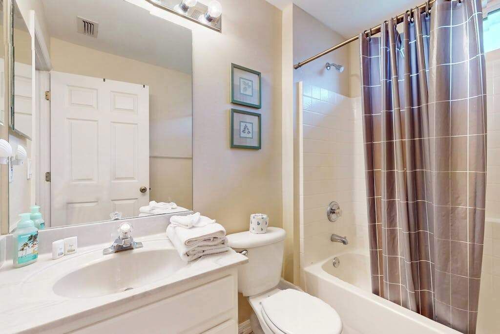 Photo of Bathroom in Beachwalk Isles