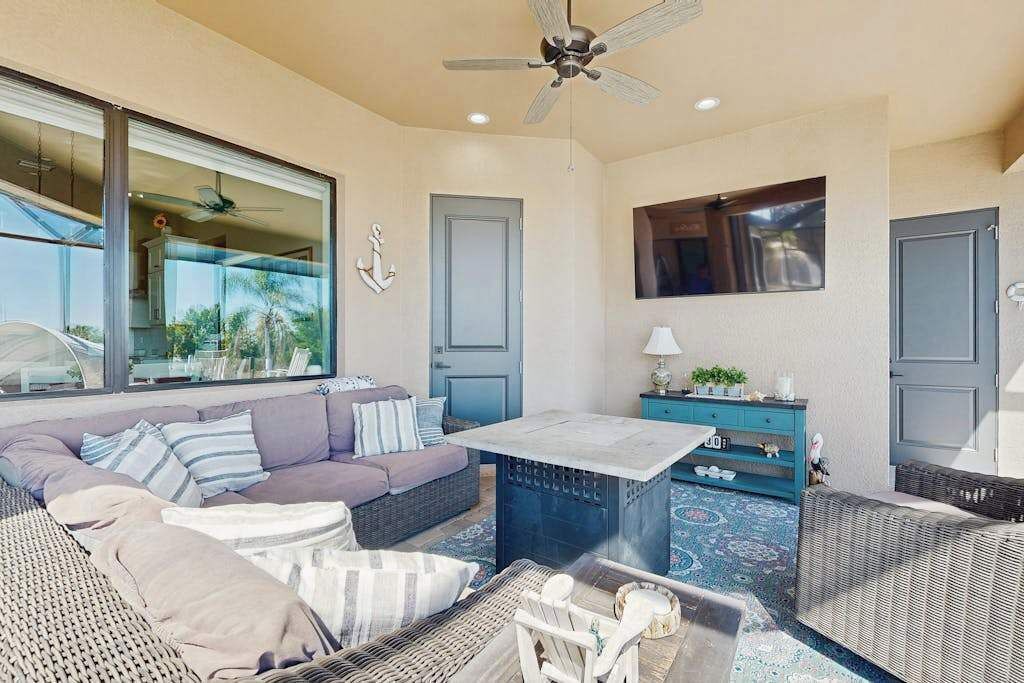 Photo of Livingroom in Edgewater