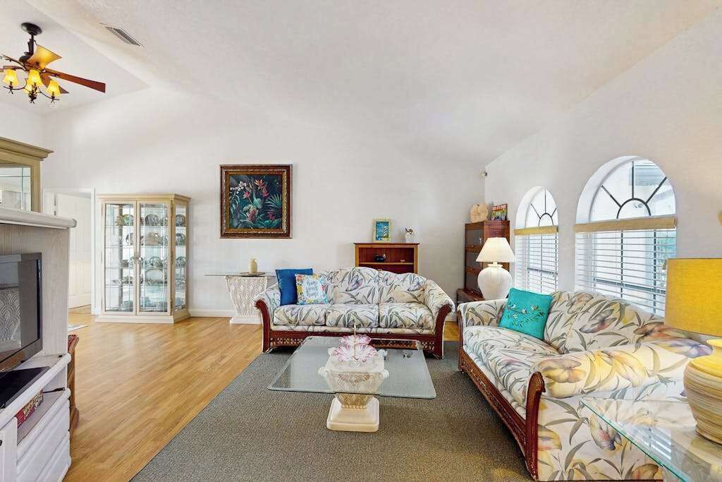 Photo of Livingroom in Harbour Heights