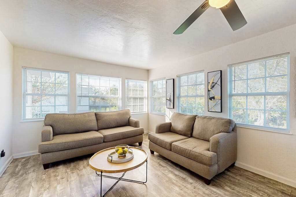 Photo of Livingroom in Charlotte Park