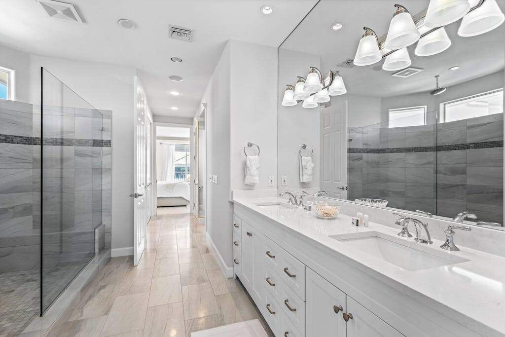 Photo of Bathroom in Vanderbilt Beach