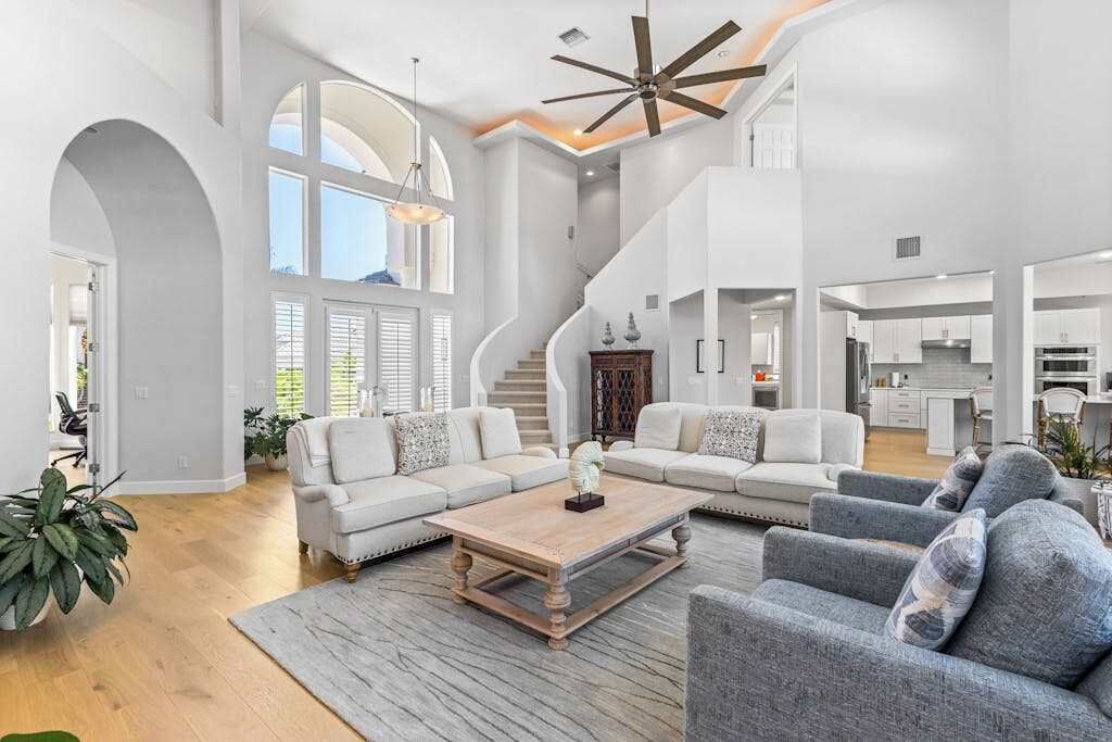 Photo of Livingroom in Vanderbilt Beach