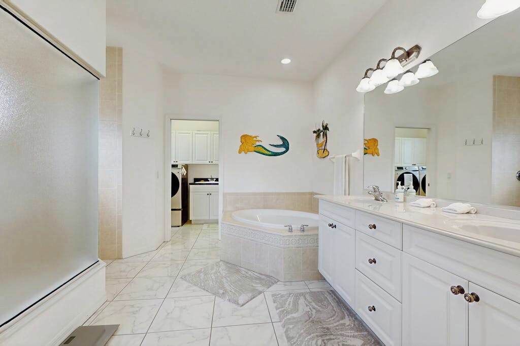 Photo of Bathroom in Gulf Cove