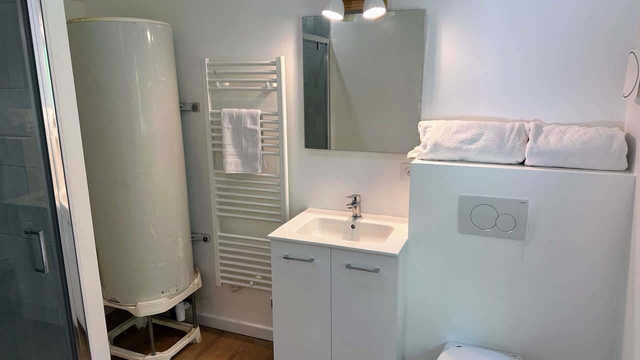 Photo of Bathroom in Saint-Denis-d'Anjou