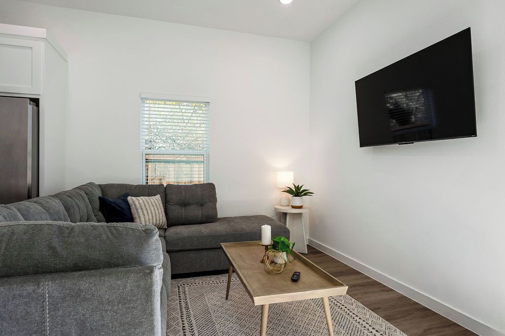 Photo of Livingroom in Commerce