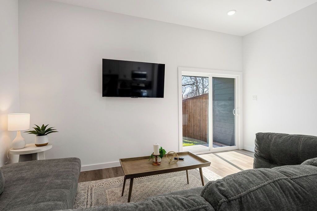 Photo of Livingroom in Commerce