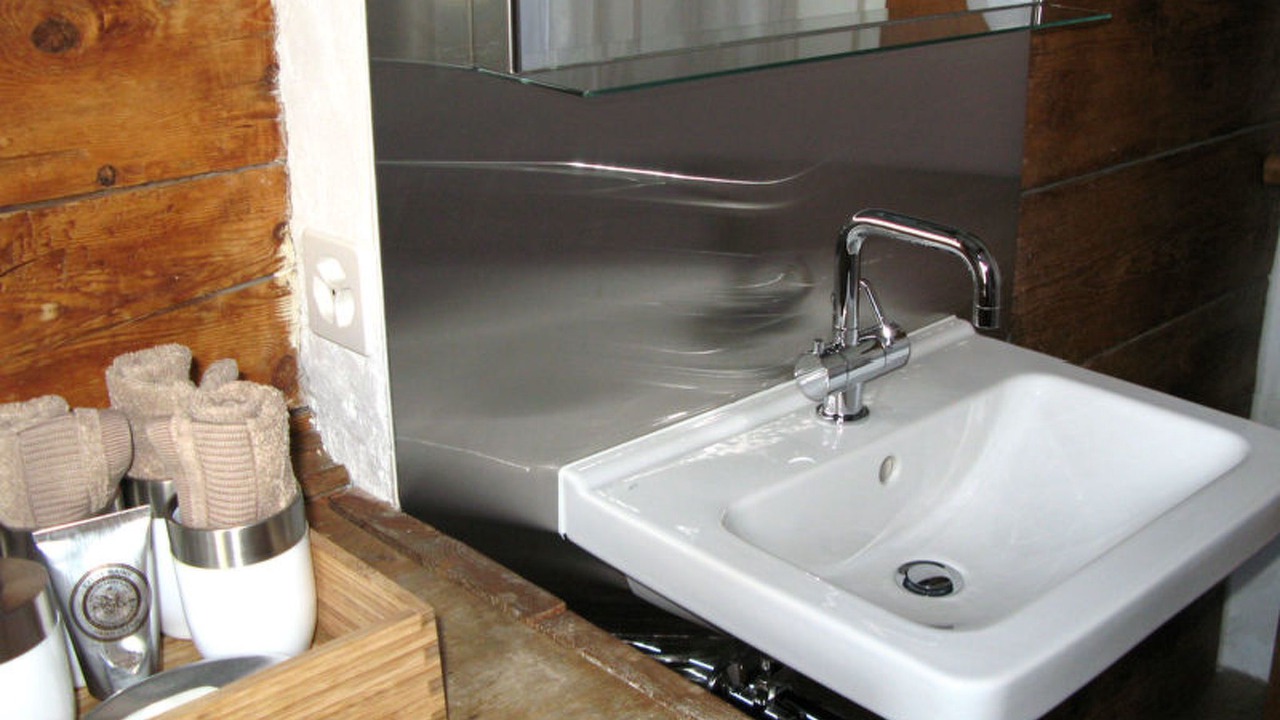Photo of Bathroom in Surcasti
