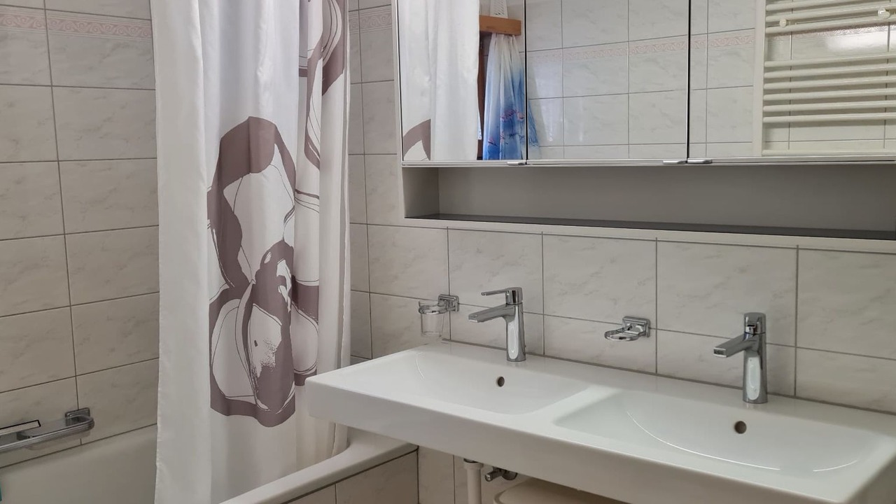 Photo of Bathroom in Tujetsch