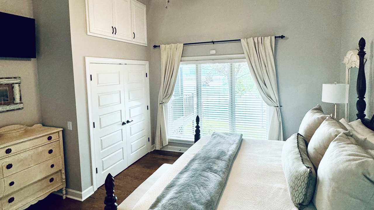 Photo of Bedroom in Northport
