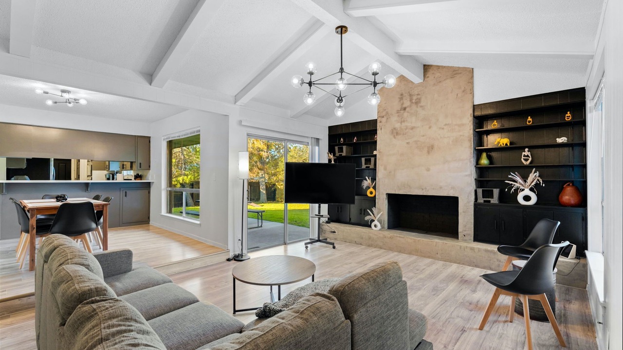 Photo of Livingroom in Barton Hills