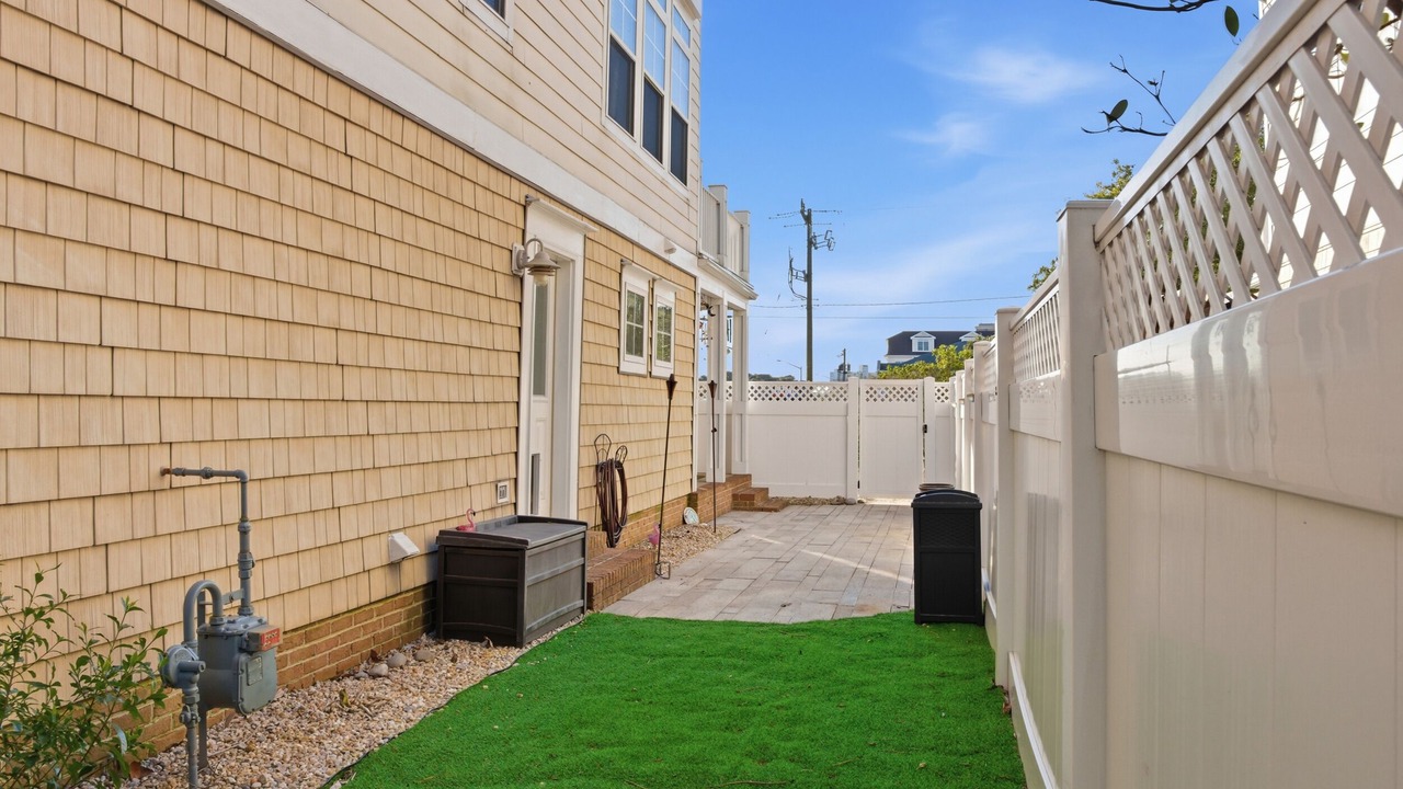 Photo of Patio Balcony in Northeast Virginia Beach