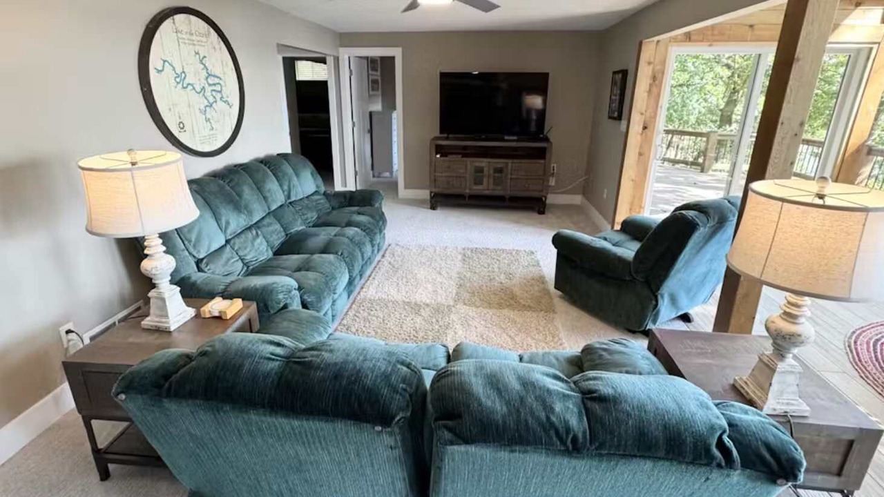 Photo of Livingroom in Linn Creek