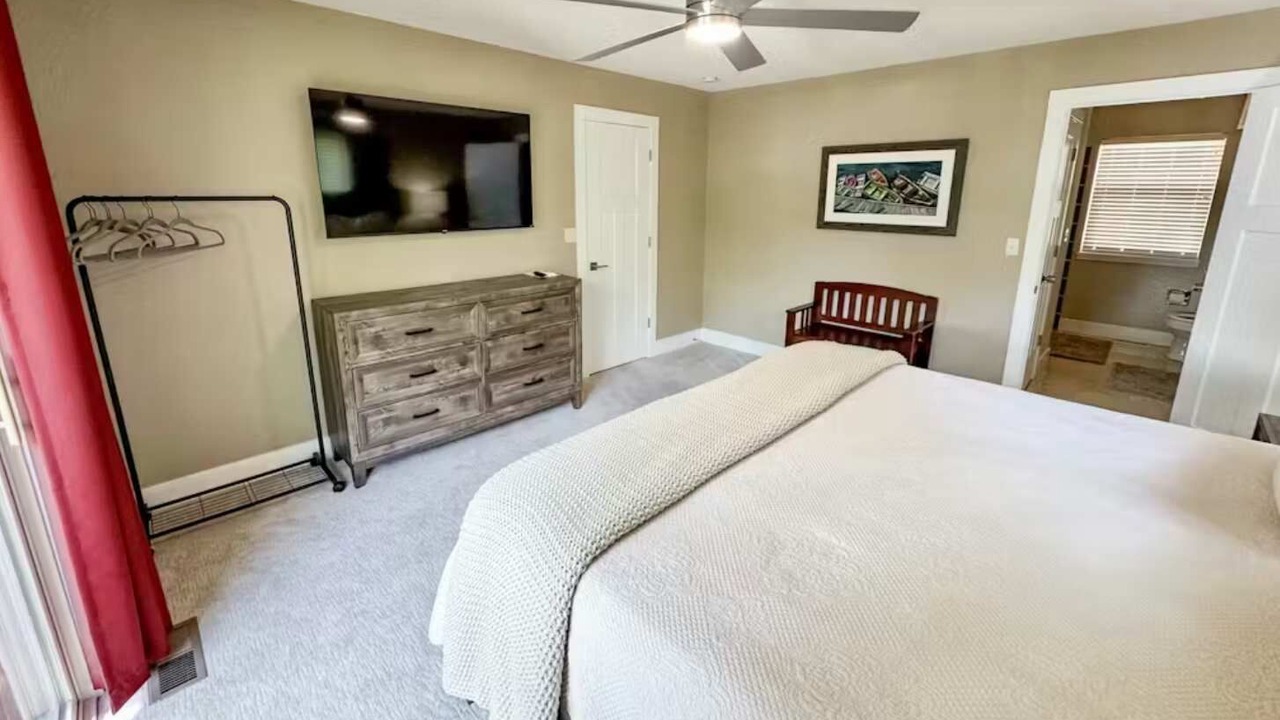 Photo of Bedroom in Linn Creek