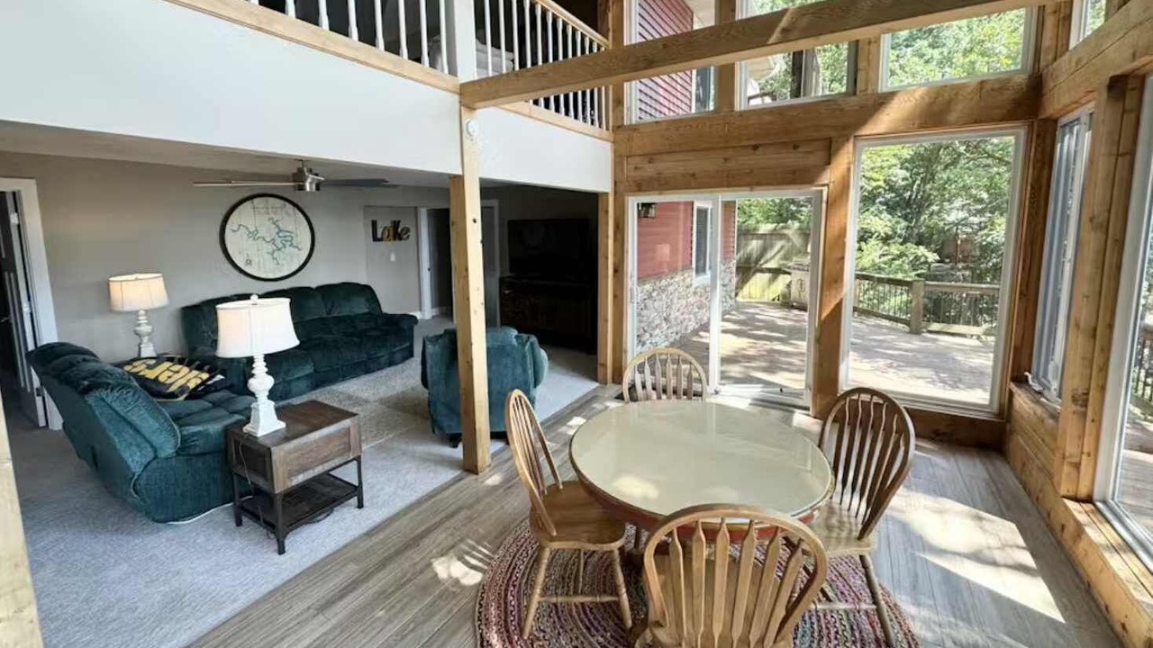Photo of Livingroom in Linn Creek