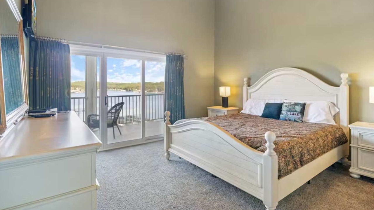 Photo of Bedroom in Sunrise Beach