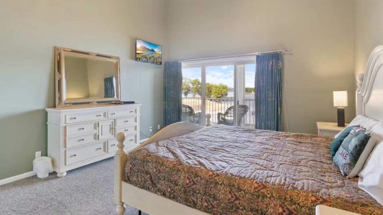 Photo of Bedroom in Sunrise Beach