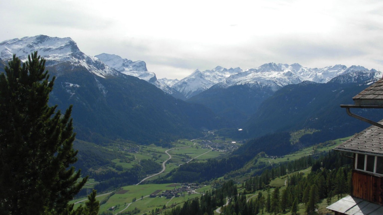 Photo of Others in Lohn